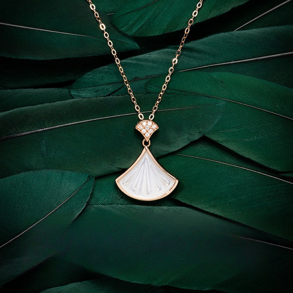 ORIGINAL 18K GOLD SKIRT SHELL DIAMOND NECKLACE