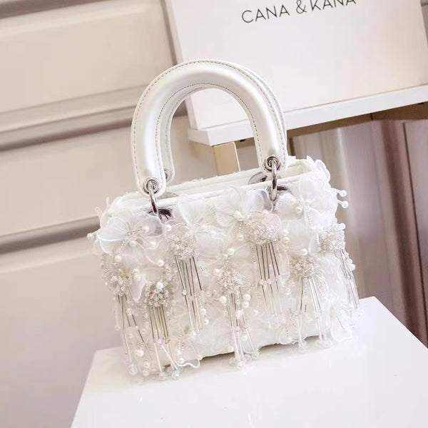 Western style fairy tassel flower bag 2023 winter new single shoulder crossbody versatile Western style white women's bag Dai Fei bag