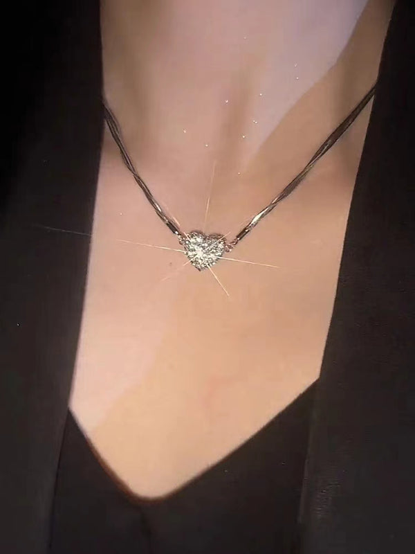 High grade diamond inlaid heart-shaped magnetic suction heart pendant necklace for women with a niche design, versatile and   elegant collarbone chain neck chain